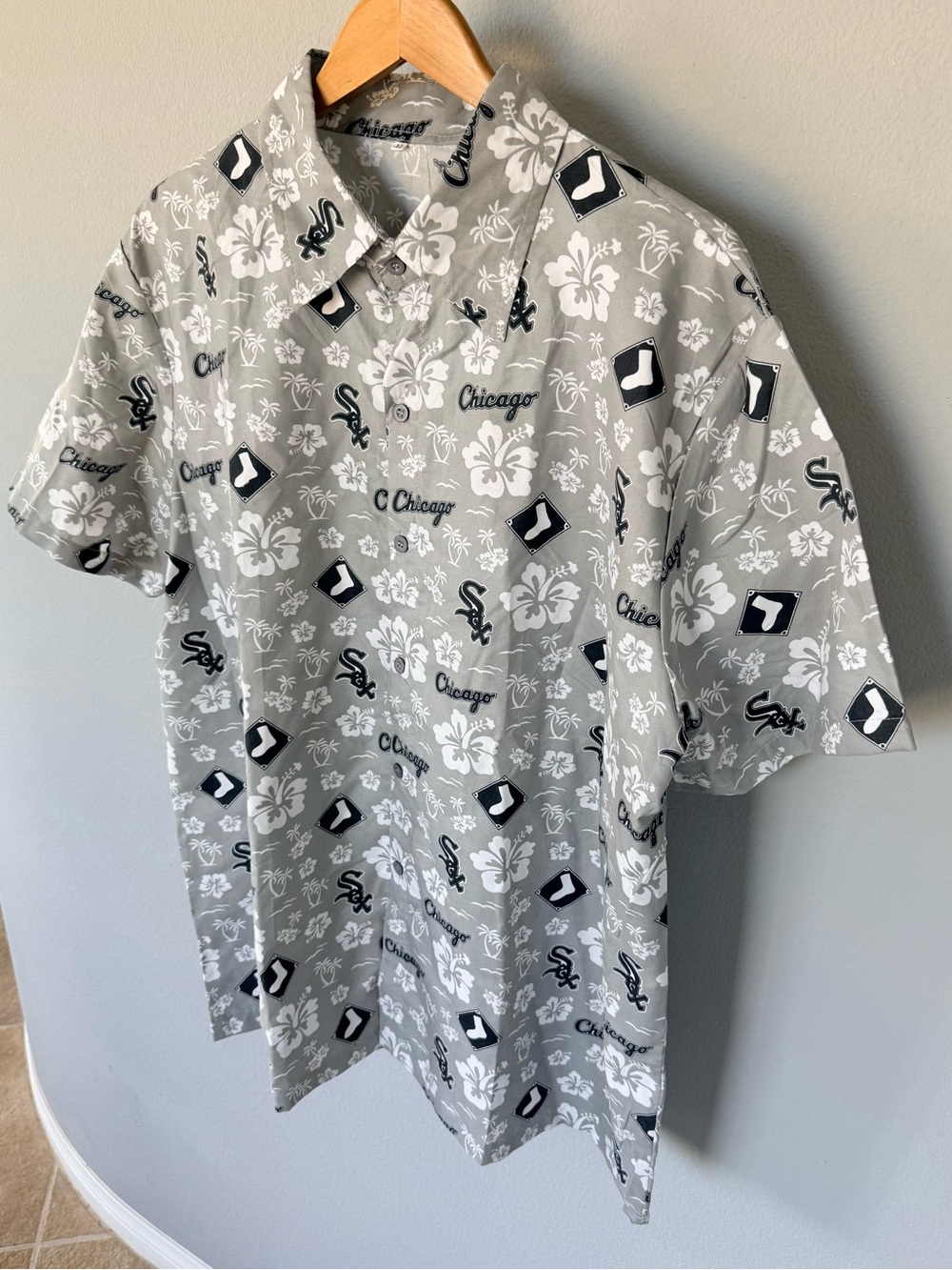 API Chicago White Sox Hawaiian Floral Button‑Up • Men’s XL • MLB Short Sleeve  P